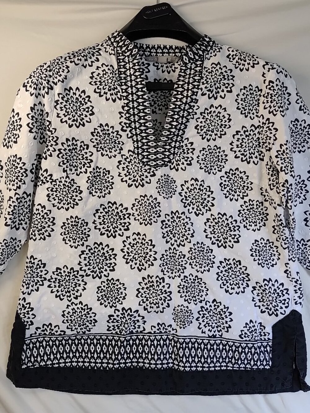 Valerie Stevens long sleeve top 100% cotton size XL interesting fabric pattern